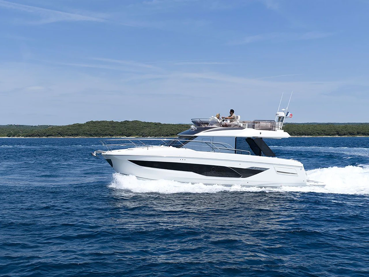 ヤマハマリーナ（株） PRESTIGE F4.3